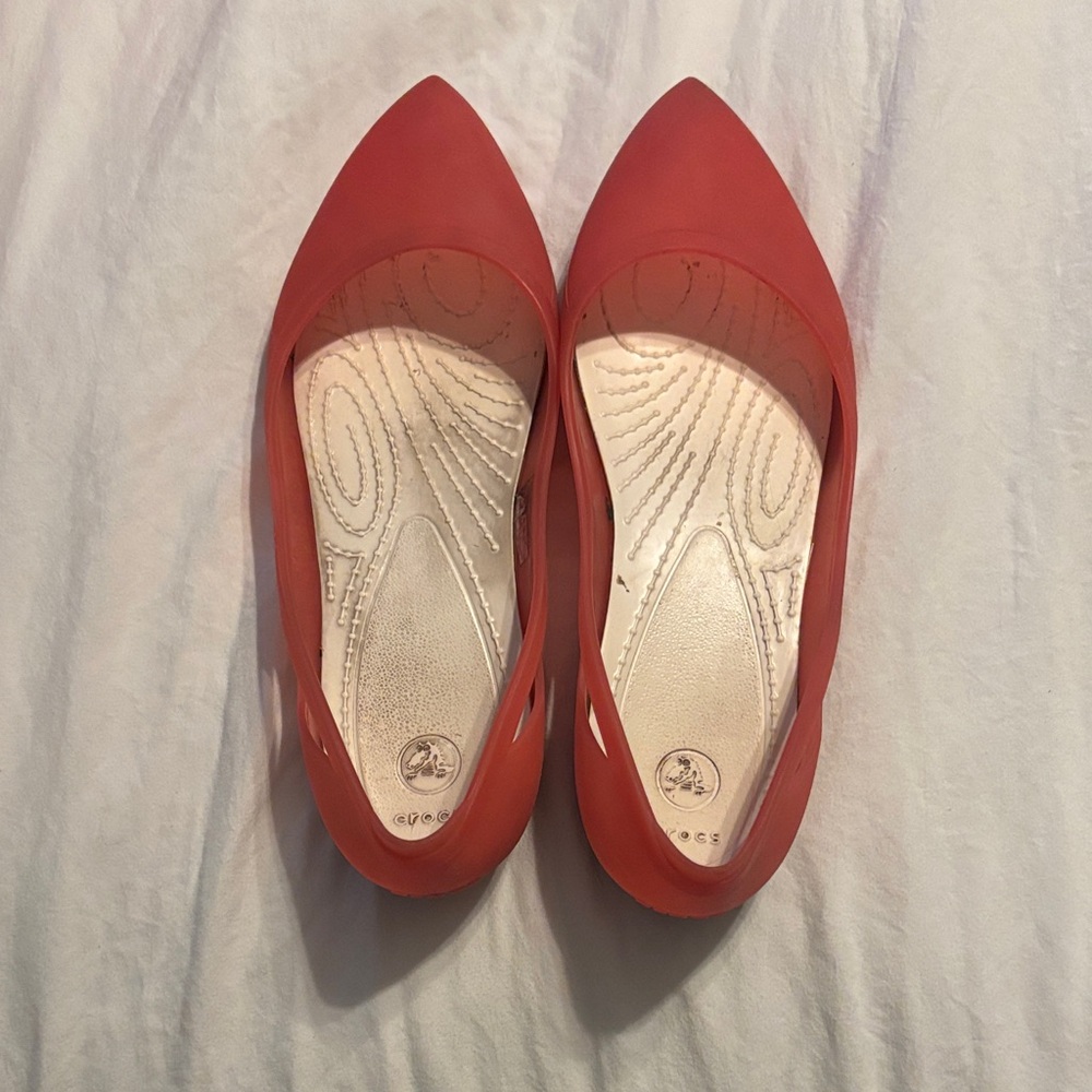CROCS Women's Red Pointed Toe Slip-On Flats